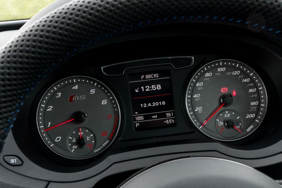 Панель приборов Audi RS Q3 Performance (8U) 2016 года  (UK) (фото 9 из 9)